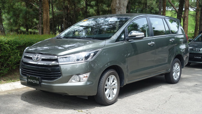 cho-thue-xe-nha-trang-7-cho-innova-3