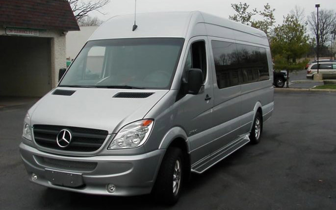 thue-xe-16-cho-nha-trang-Ford-Transit2